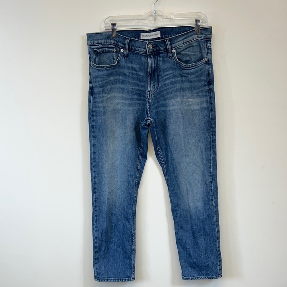 Calvin Klein Classic Blue Straight Leg Jeans with Subtle Fading 33x30